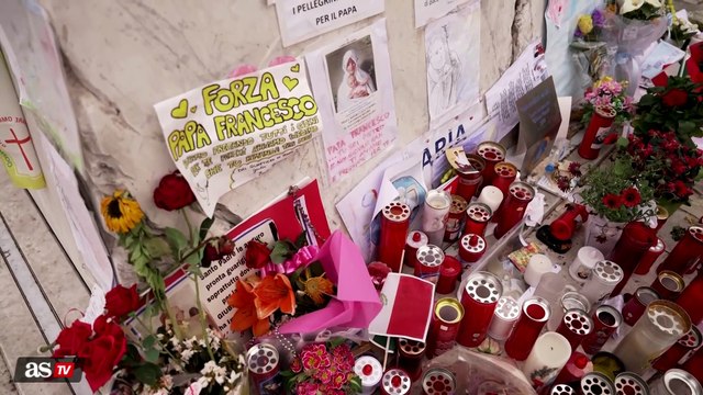 Well-wishes pray for Pope Francis as pontiff keeps battling double pneumonia in hospital