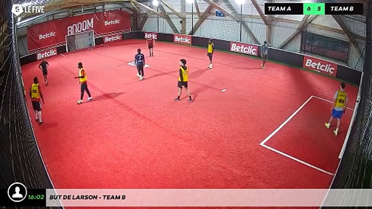 But de Larson - Team B
