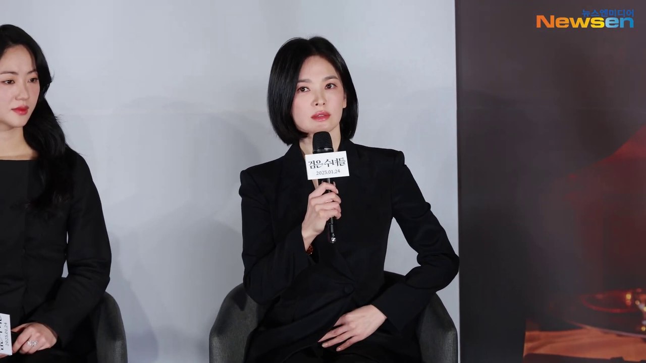 -Lee Jin-wook, Jeon Yeo-bin, and Song Hye-kyo, three actors wearing ‘nun uniforms and priest uniforms’ (Black Nuns production briefing)🎥 DarkNuns 2024.12.16 Newsen