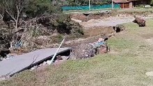 Derrumbe de puentes sobre el arroyo Napostá en Fuerte Argentino