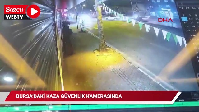 Hafif ticari araç sinyalizasyon direği ile ağaca çarpıp takla attı; o anlar kamerada