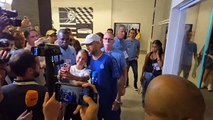 Neymar evita imprensa na saída da arena após derrota do Santos; assista ao vídeo