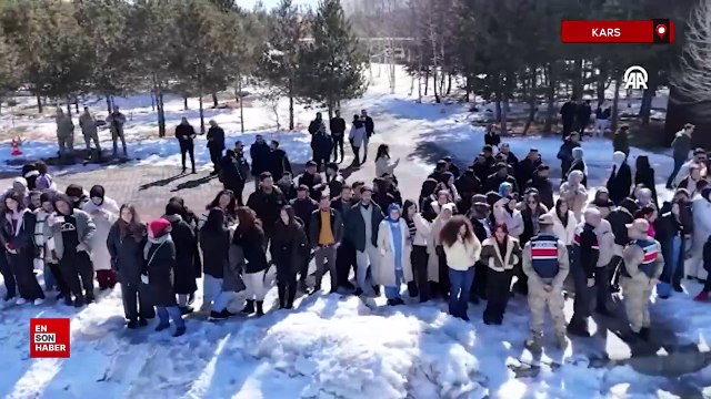 Kars Çıldır Gölü'nde göz kamaştıran buz pateni gösterisi