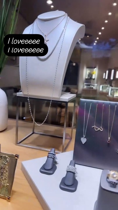 Women's Gold Diamond Necklaces – Timeless Sparkle for Every Occasion