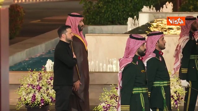 Zelensky incontra principe ereditario saudita bin Salman prima dei colloqui a Gedda