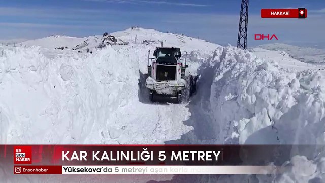 Hakkari'de 5 metreyi aşan karla mücadele