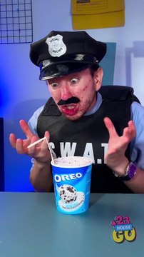 How to eat ice cream properly in prison!🍦🚨 #shorts #food #Hacks