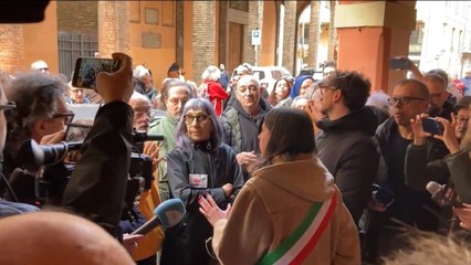 Bologna, alla commemorazione per Francesco Lorusso contestata la vicesindaca Clancy: il video