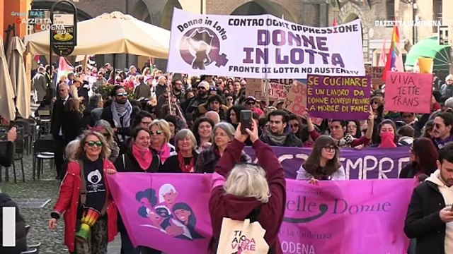 Giornata internazionale della donna, 200 persone in corteo a Modena con Non una di meno