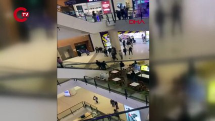 Esenyurt'ta AVM'de bıçaklı kavga kamerada