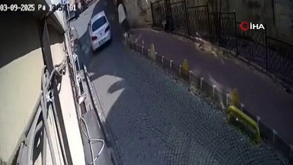 Fatih'te korkunç kaza: Vitesleri karıştırınca kaldırımdaki kadına çarptı!