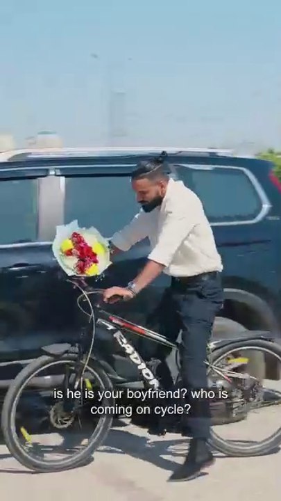 Boyfriend  date par cycle se aaya