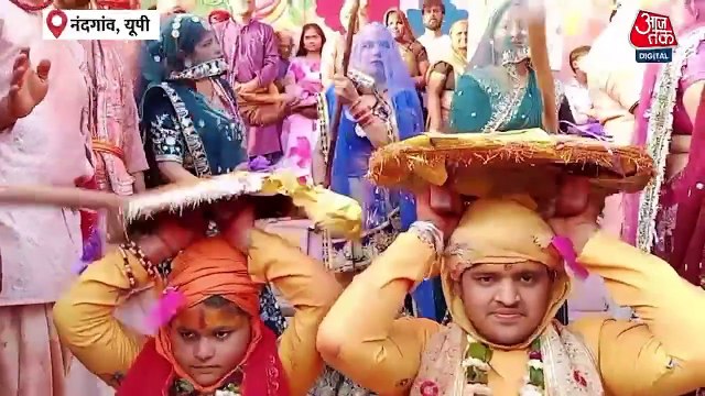 Lathmar Holi Celebration: नंदगांव में हुरियारों पर गोपियों ने बरसाए लट्ठ, देखिए तस्वीरें