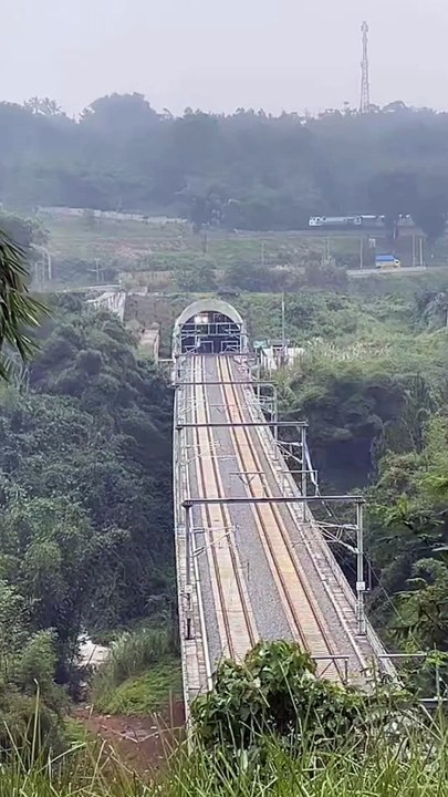 KAI Kereta Api Papandayan & kereta whoosh lokasi Bandung Barat