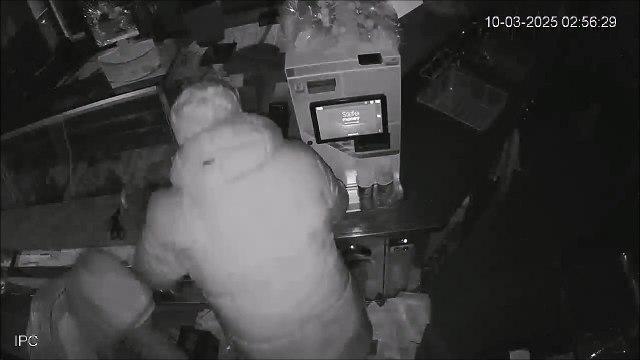 Ladri in pasticceria a Firenze: il furto ripreso dalle telecamere di sicurezza