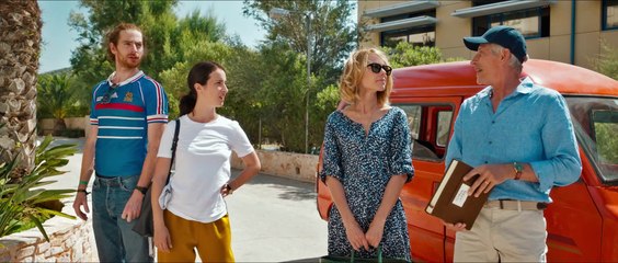 On sourit pour la photo : bande-annonce