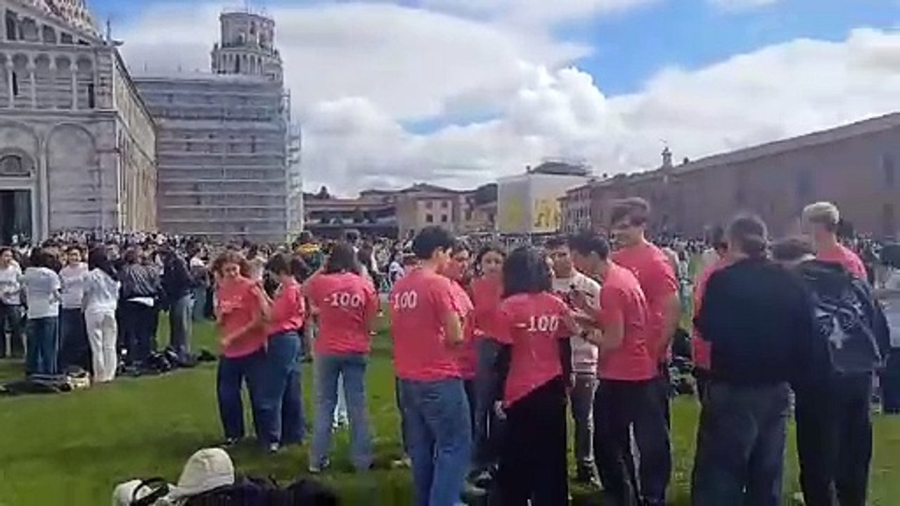Pisa, in migliaia in piazza dei Miracoli a 100 giorni dalla maturit?