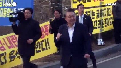 Corea del Sud, il presidente sotto accusa Yoon uscito di prigione