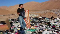 Ropa tirada en un desierto: el vertedero de Atacama