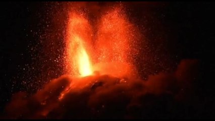 Spettacolare eruzione del vulcano Fuego in Guatemala