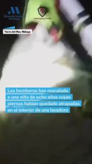 Rescatan a una niña de ocho años atrapada en una lavadora