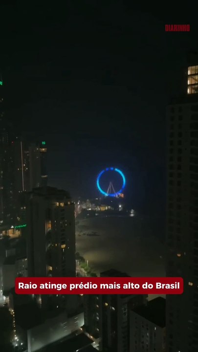 Raio acerta o prédio mais alto do Brasil em Balneário Camboriú