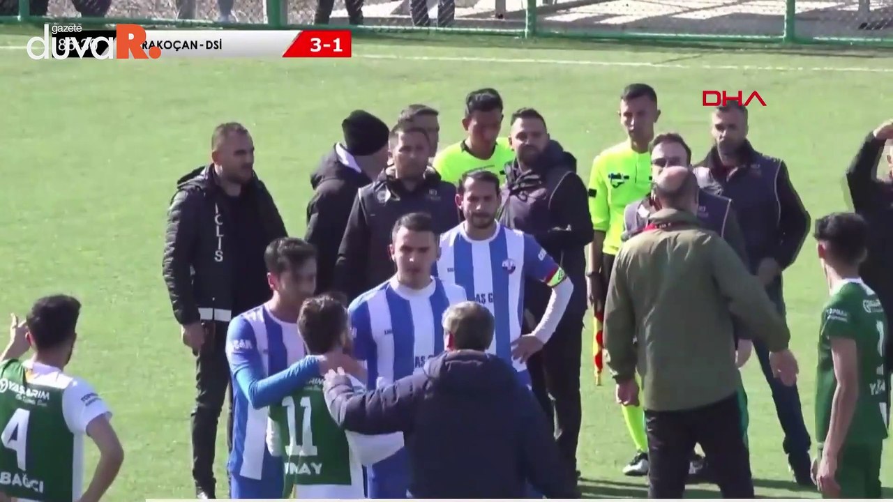 Amatör ligde kırmızı kart gören futbolcu hakemi yumrukladı