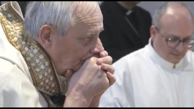 I vescovi italiani pregano per Papa Francesco