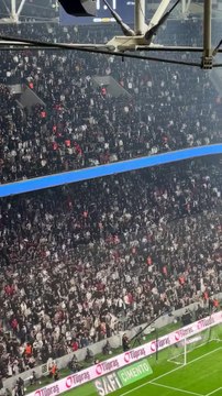 Beşiktaş taraftarları; Derbide Türk hakem istemiyoruz