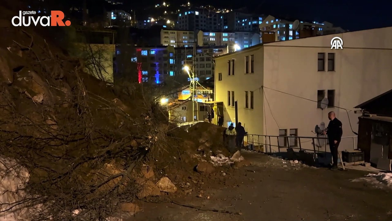 2 katlı ev heyelanda 50 metre sürüklendi