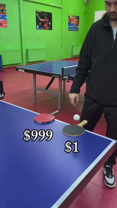 La brutal diferencia de precio, y de calidad, de estas dos palas de ping-pong