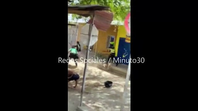 A piedras y machetes, hinchas de Nacional y Jaguares se enfrentaron en Montería