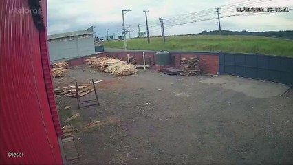 Jovem de 21 anos morre após racha em rodovia do PR; veja flagrante