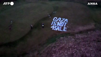 Scozia, diimostranti pro Palestina vandalizzano il campo da golf di Trump