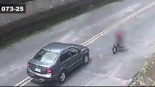 tn7-Cámara grabó instante cuando chofer atropella a ciclista y huye-100325