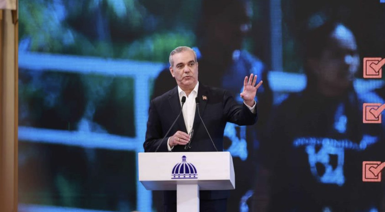 Abinader dice que RD va por "una ruta acelerada" en el desarrollo de semiconductores