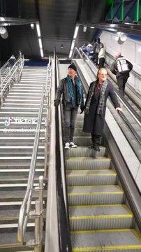 El concierto sorpresa por San Patricio que ha llevado la música de U2 al Metro de Madrid