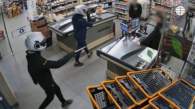 Desarticulada una banda que asaltó 9 comercios con motos robadas en Barcelona