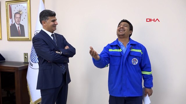 Ferdi Tayfur şarkılarıyla gündem olan temizlik işçisine ödül