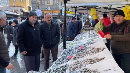 Balıkçılar yasaktan önce tezgahları doldurdu
