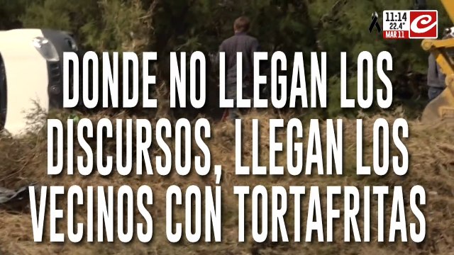 Inundaciones en Bahía Blanca: vecinos solidarios reparten tortafritas entre los más humildes