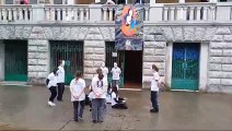 Carrara, il flash mob degli studenti contro la violenza di genere