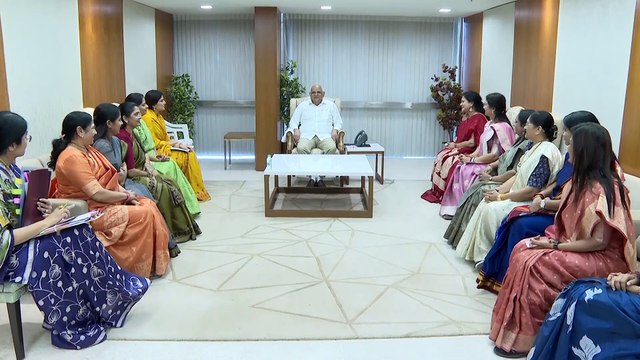 FEMALE MLA MEETING #GUJARAT CM BHUPENDRA PATEL IN #GANDHINAGAR