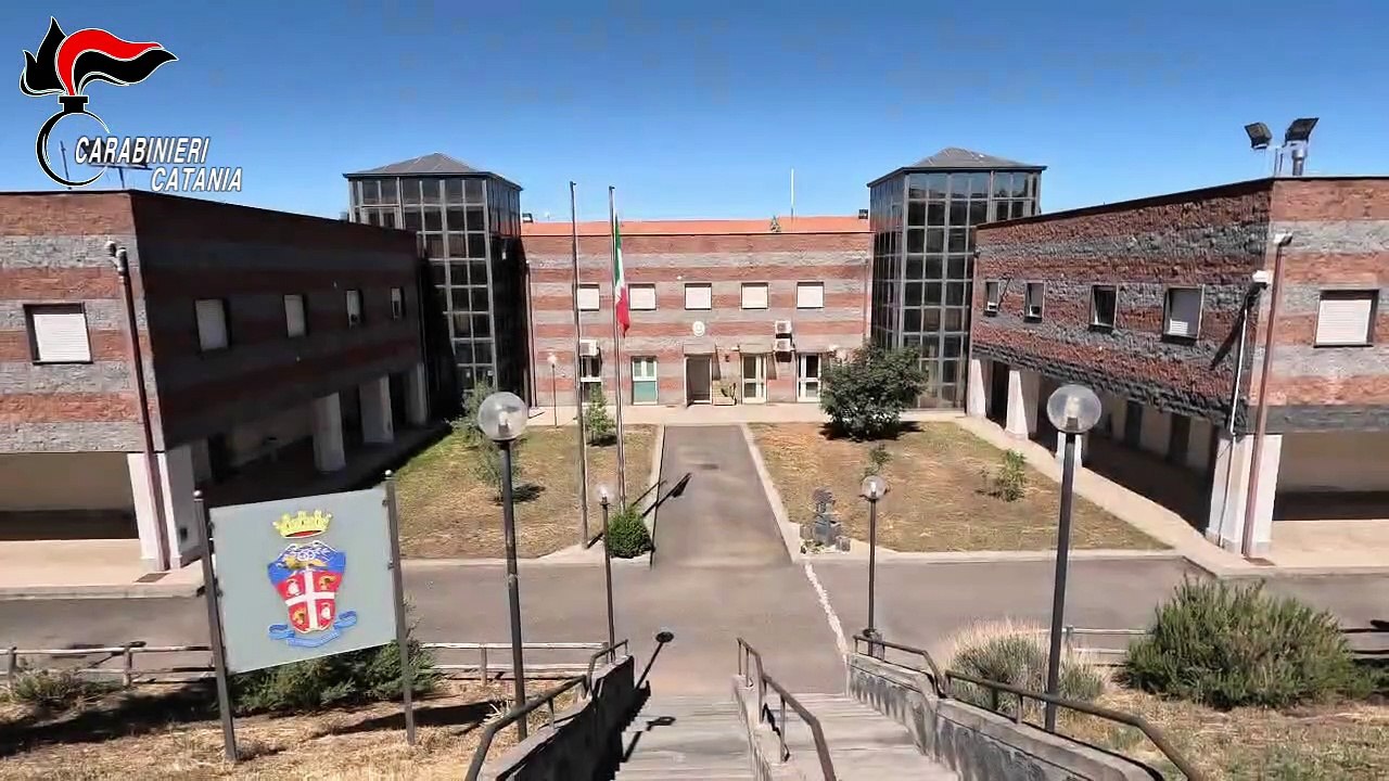 Contrasto all’uso di stupefacenti nel catanese, i Carabinieri controllano un istituto scolastico superiore