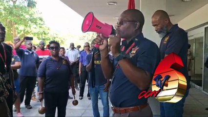 HUNDREDS OF UWI ST. AUGUSTINE STAFF PROTEST FOR BETTER WAGES