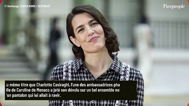 Charlotte Casiraghi illumine le défilé Chanel : retrouvailles avec son ex belle-mère Carole Bouquet