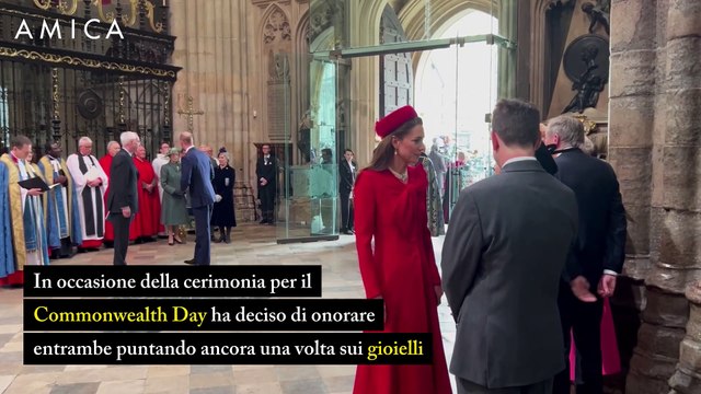 L'omaggio della principessa Kate alla regina Elisabetta e a Lady Diana