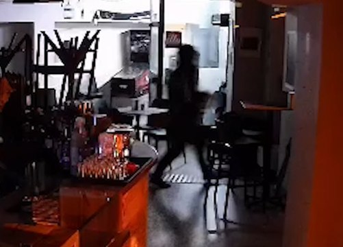 Non c'? pace per il Gallo Blue Bar: ecco il ladro in azione a pochi giorni dall'ultima spaccata