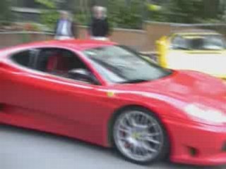 2 Ferraris 360 modena stradales se garent en meme temps !!!