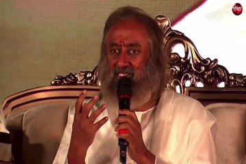 श्री श्री रविशंकर ने किया आह्वान- नक्सलवाद छोड़ें, मुख्यधारा में आएं